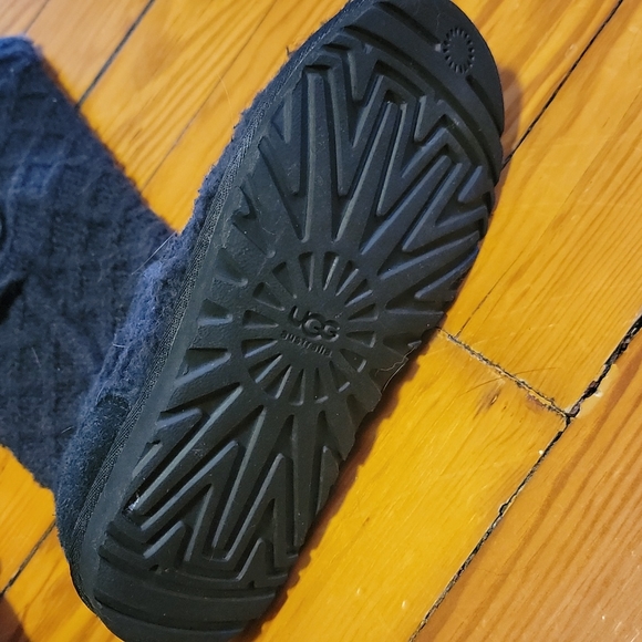 UGG size 5 black knit high boot - Picture 3 of 4